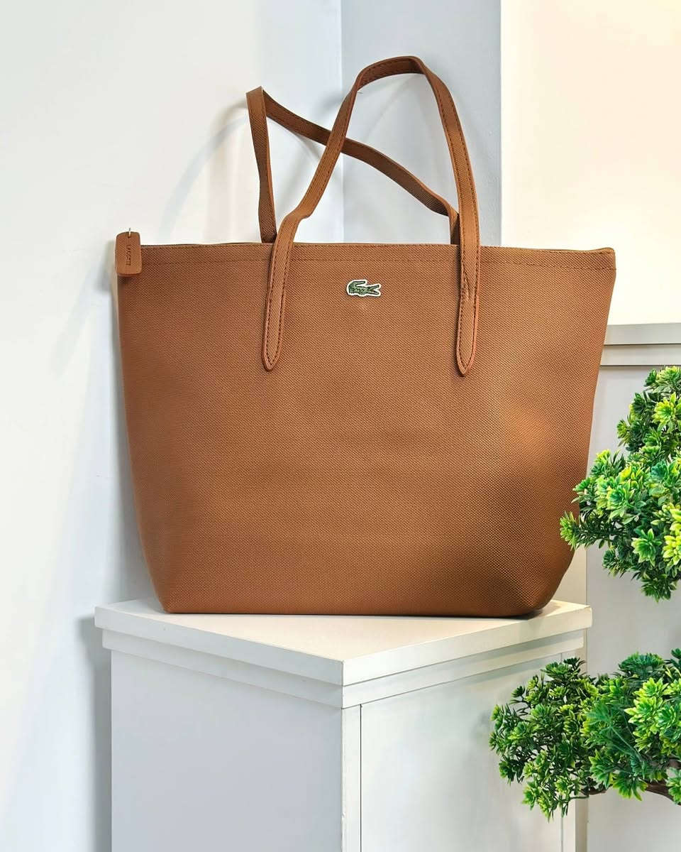 جنط نسائي
سعر المفرد 12 آلاف دينار
سعر الدرزن 90 ألف دينار
قياس 32 × 42 سم 
واتس اب :***********
واتس اب :***********
