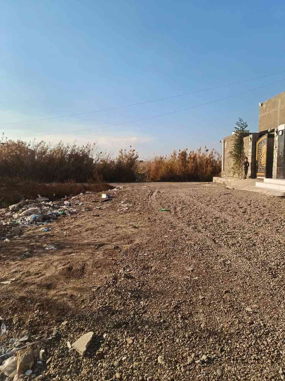 السلام عليكم قطعه أرض 200م واجهه 10م والنزال20م بيها رباط ملك سند زراعي تحويل مباشر
 العنوان الجمعية الثالثه الاستفسار والسعر ***********
