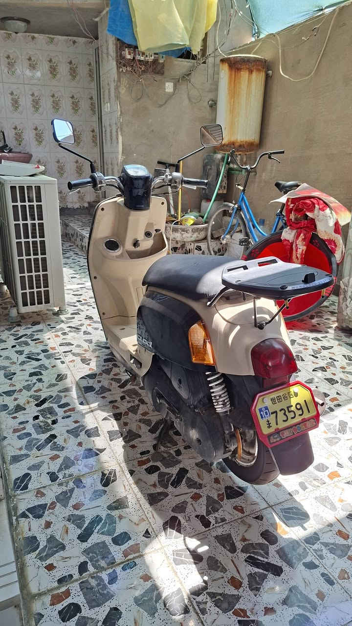 السلام عليكم
دراجة بوليس كابريتر 🛵
موديل:2008
دراجه مرتبه كفرات تجارية اسود داخل كريمي 
قبل شهرين ذبيتلها مكينة و عفتها لان عندي دراسة
 و حاليا مستحقه بس سحك تسحكها وتتوكل على الله
السعر 650 وبيها مجال.
للتواصل خاص.


**إذا كنت صاحب هذا الإعلان وتريد حذفه لأي سبب، رجاءا أرسل رسالة إلى الدعم الفني**