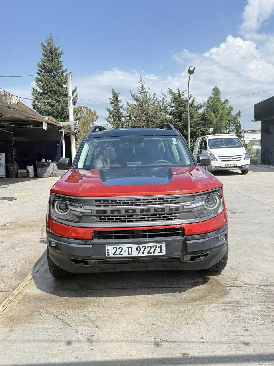 Ford bronco 2022  فول فول مواصفات 1/1مكينه 20 4بستن وتيربو بيه قطعتين جاملغ امامي وجاملغ خلفي بدون دواخل بدون ايرباك والبنيد   كلير امريكي سياره ماشيه ٣٦ الف مابيه اي نواقص كلشي بكفاله سنويه جديده وهزه وفحص للأستفسار *********** مكان اربيل
