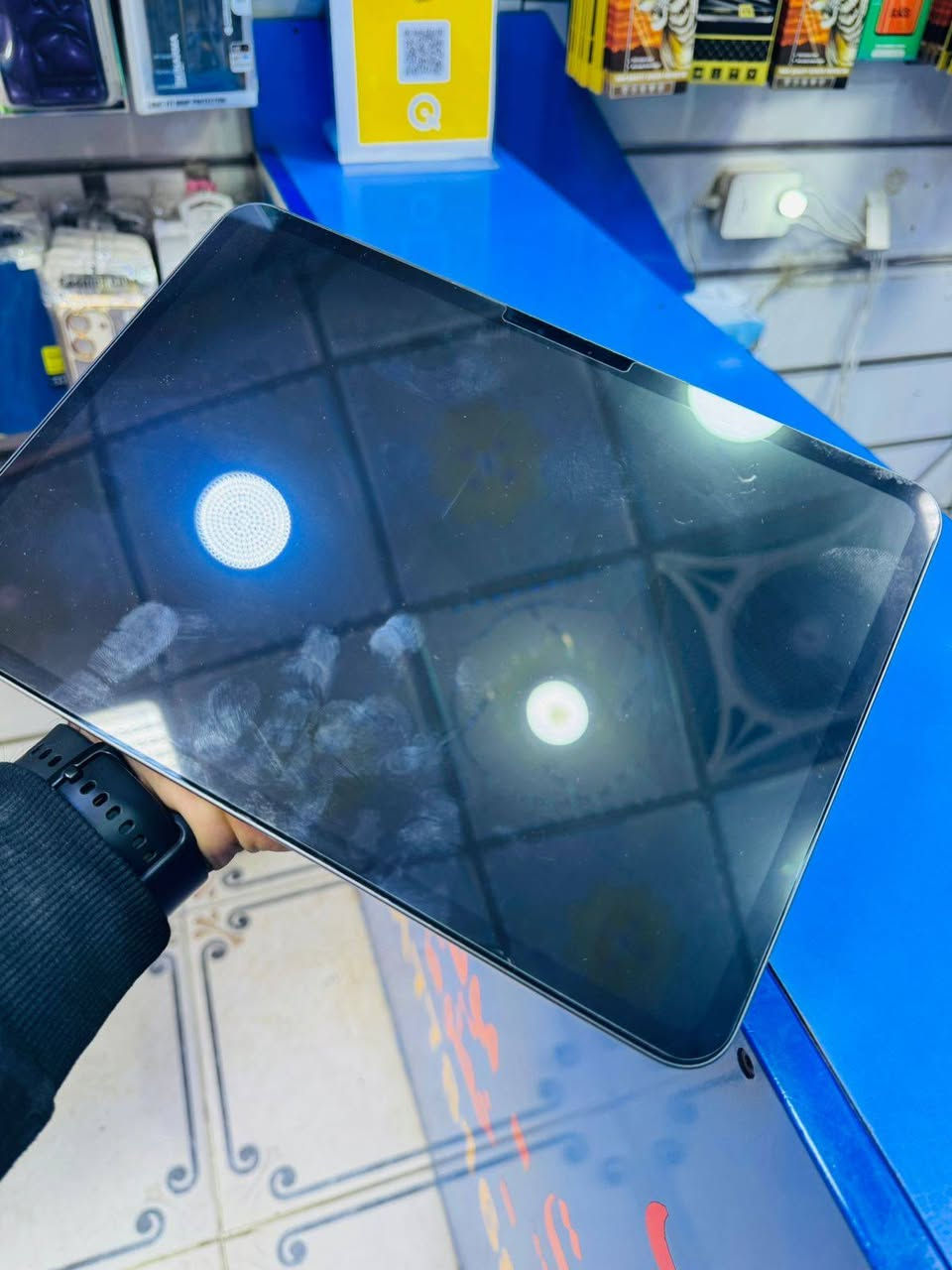 #للبيع
‏iPad { pro 11 inch }❇️
 _________________
❇️ ذاكرة:(256) 
❇️مستخدم (بحالة ممتازة) 
❇️المعالج M4
❇️بطارية:-91
❇️عدد الدورات:- 243 فقط
_______________________
❇️ملحقات الجهاز: شاحنة كاملة + كارتون 
❇️الجهاز محدث آخر تحديث 
______________________________
اي استفسار خاص او الاتصال :- 
❇️العنوان :صلاح الدين-قضاء بلد
             {*********** }
او التواصل على الواتساب من خلال
