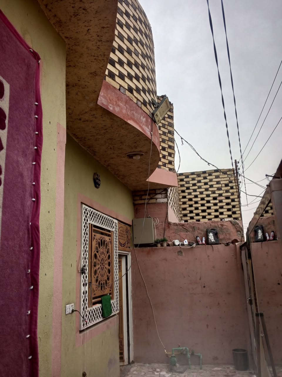 سلام عليكم بيت زراعي للبيع 100 متر سند 25 المكان نجف حي ميسان شارع الشيوخ السعر 40 الاستفسار دك على الرقم ***********
