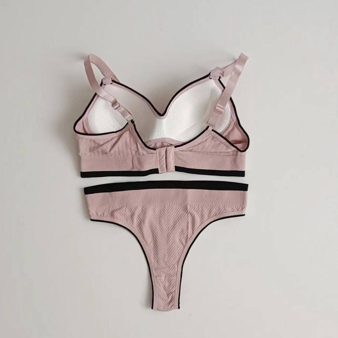#جديدنا لاينتهي👙
سيت ملابس داخلي نسائي👙
درجة اولى…
لحمالة اسفنجة بدون عظم 
كوالتي عالي وخامة راقية✔️
✨ قطعه واحده  مسطح ماتبين تحت ملابس 
✨القماش تركي درجه اولى 💯🇹🇷
✨مريح جدا بالبس  
✨وتسمح بمرور الهواء 

القياسات :- (F) فري سايز
 يلبس من قياس
32الى36 
5الوان متوفرة:-
(-بصلي-بيجي-بنفسجي -اسود-سمائي) 

السعر ٦  الاف
🚘 يوجد خدمة توصيل لجميع محافظات العراق ٤ الاف 🚘@


**إذا كنت صاحب هذا الإعلان وتريد حذفه لأي سبب، رجاءا أرسل رسالة إلى الدعم الفني**