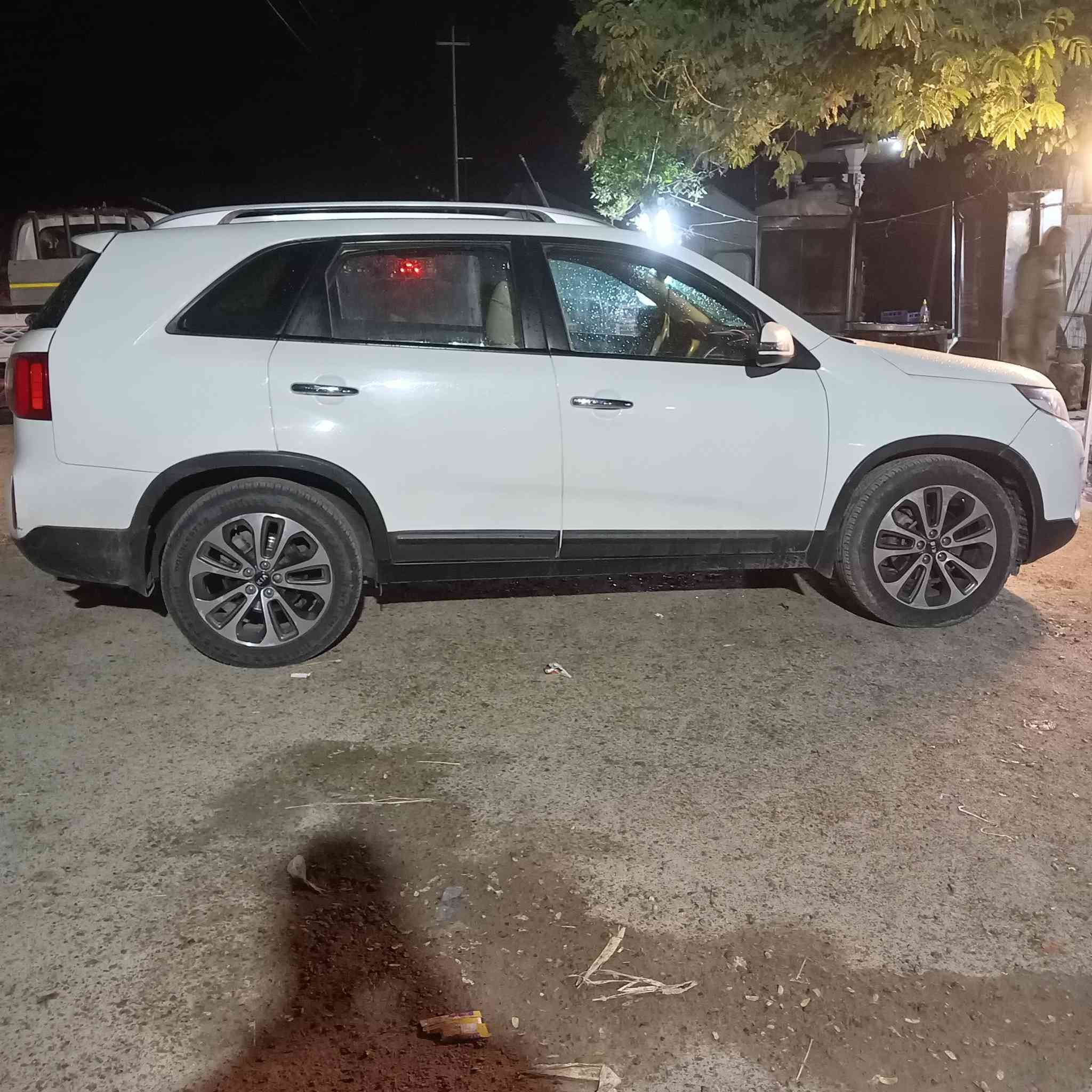 سلام عليكم كيا سورنتو خليجي(كويتي) موديل 13 شكل ل15 سته سلندر سبعه راكب  فول مواصفات ماعده الفور ويل كفاله عامه ما عدا بارد قليل السونار مرفق  رقم ربيل الدولي العنوان بغداد اليوسفيه هاتف ***********  /*********** موجود واتساب بالرقمين
