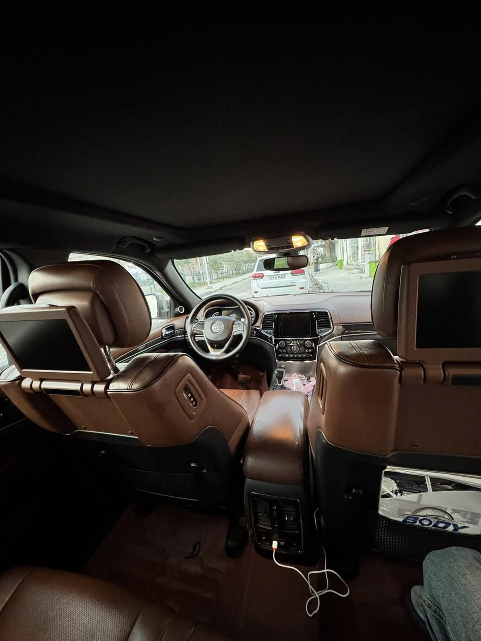 سلام عليكم اخواني الاعزاء جيب 2020 السياره اوفرلاند فول الفول 
.داخل قرميدي
. أطفأ ذاتي 
.بصمه ابواب بصمه تشغيل عن بعد 
.نقطه عمياء
.لايت زنون ابو ٤٠٠دولار يعمي
.نظام ترحيب+مري قلاب مع القفل
.جكات امامي خلفي
.جنطه شفط
.3شاشات امامي خلفي
.بروجكتر ضباب 
.تخم تاير دلوب
.برده خلفيه
.حساسات كشنات 
.خزن ميموري
.شاشه لمس
.تدفه تبريد كشن+استيرن 
.ويل عنكبوت 20
.دمامات خلفيه 
.شباب السياره إذا اريد اسولف مواصفاته منا للصبح ما تخلص
.ملاحظه.السياره مكفوله كفاله عامه 
وكاله ليث العبيدي 
مكان السياره بصره اتصل وما اقصر وياك ***********
