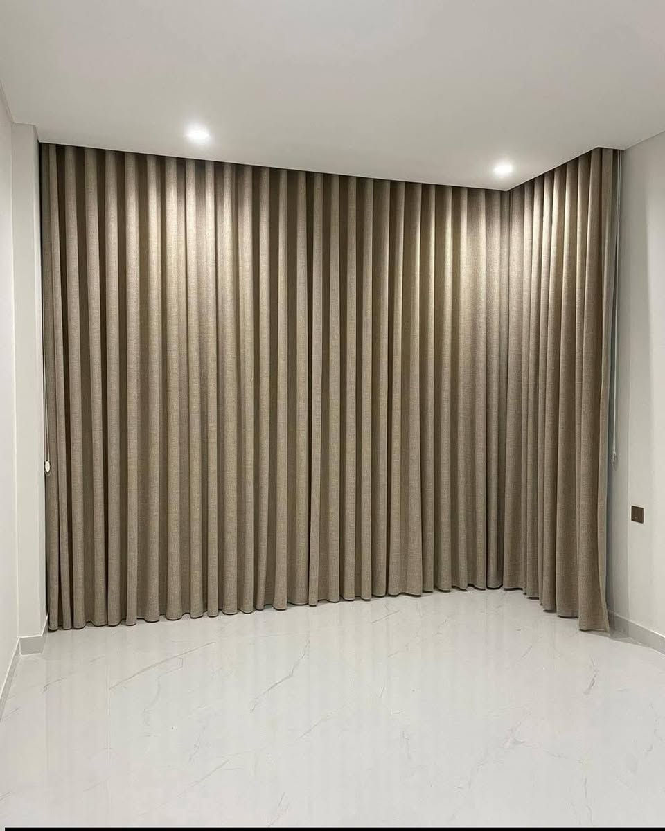 ستائر الفيروز تقدم لكم أروع الستائر حسب الطلب ولقياس الموقع شارع المستوصف يم مجمع عبدو ناحيه الامام 
***********
