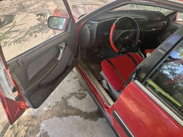 اوميكا 20  موديل 1992هزه جديده رقم نينوى مسطره باسمي  تحويل محرك وكير شرط توماتيك بدون صبغ ولا تقحيل طخم جديد كابون الكتروني بيها جامات الكدام كهربائي فتحت سقف كهربائي  كهربائيات كلها شغاله شاشه سماعات كلها شغاله الداخل البطاين كلها جديده تايات جديده ويل كب السياره كدام العين
السعر 45
 واللاستفسار على رقم ***********
