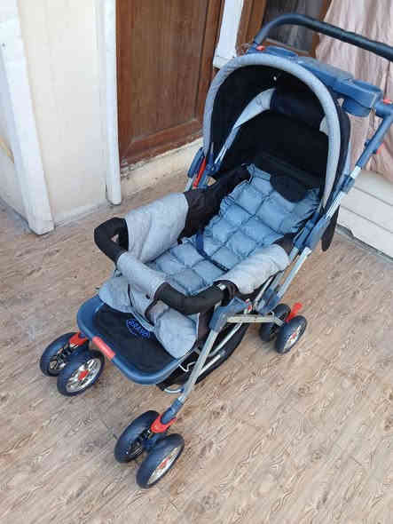 عارەبانەی مناڵان زۆر تازەیە و پاک و جوان و بێعەیب 8 تاییە،  کورسیەکەی پاڵ ئەخرێ بۆخەوتن و تەواوتەختەکرێێێێ
، قایشی بەستنەوەی هەیە ،مێزی پێوەیە لای دایکەکە ،  ژێری پێوەیە بۆشت هەڵگرتن
،  تایەو ئیسۆپی زۆر مەزبوتەو بچوک ئەکرێتەوە بۆناوسەیارە، 
سعری زۆر گونجاوەو سعری  35 هەزارە کۆتای
سلێمانی ، گەیاندن هەیە*********** السليمانية
