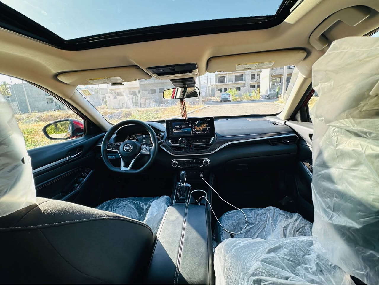 NISSAN
ALTIMA
2023
SV (plus)
2,5L
V4
42,594 Km

المواصفات SV PLUS 👑 //
• محرك 4 سلندر سعة 2.5 لتر بنزين
• قوة 188 حصان
• عزم دوران 244 نيوتن متر
• قير أوتوماتيك CVT
• نظام دفع أمامي (FWD)
• استهلاك وقود تقريبي 27 مدينة / 39 طريق سريع ميل
• جنوط ألمنيوم 17 إنش
• مرايا جانبية كهربائية مع إشارات
• مصابيح أمامية LED
• إضاءة نهارية LED
• حساسات خلفية
• زجاج خلفي مظلل
• مقاعد قماش فاخرة
• مقعد السائق كهربائي
• تشغيل بصمة 
• دخول ذكي بدون مفتاح
• مقود متعدد الوظائف
• شاشة معلومات 8 إنش
• شاشة عدادات 7 إنش
• نظام Apple CarPlay
• نظام Android Auto
• بلوتوث
• مثبت سرعة
• مكيف أوتوماتيك ثنائي المناطق 
• نظام الفرملة التلقائية
• نظام التحذير من مغادرة المسار
• نظام مراقبة النقطة العمياء
• تنبيه حركة المرور الخلفية
• كاميرا خلفية
• نظام ABS
• نظام الثبات الإلكتروني VSC
• وسائد هوائية متعدد

ضرر  ( جاملخ امامي صبغ + بنيد صبغ )
بدون دواخل ✅
شواصي سليمة 💯

السعر ///167$ ورقة وبيها مجال 💵

سيارة جديد و جاهز ما بيها اي نقص ✅

مكان سيارة - ديالى خانقين 🌇

للاستفسار اكثر 
*********** خناقين, ديالى
