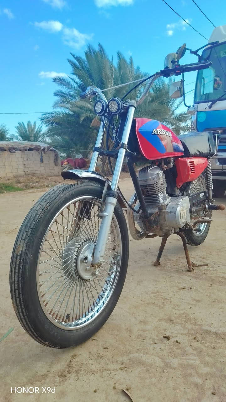 السلام عليكم
دراجة للبيع بدون اوراق مكفوله من السرقه 
شاصي مكفول وضع الشركه 
محرك خير من الله 
السعر 325وبيها مجال 
مكاني طويريج 
***********
