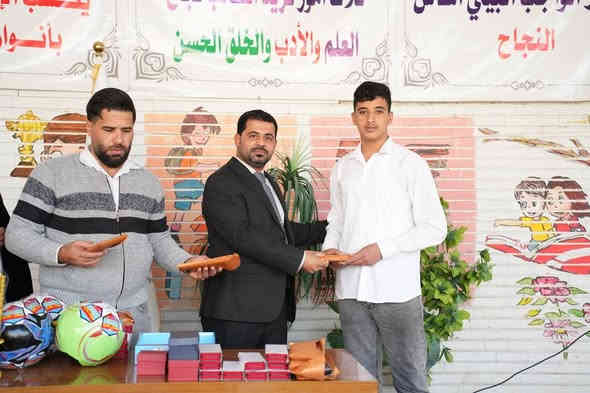 منشور رقم (٦)
إدارة وكادر ثانوية الكوثر الاهلية النموذجية للبنين يقدمون هدايا لمجموعة من طلبة ثانوية الكوثر الأهلية النموذجية بمناسبة
 عيد الطالب.

ثانوية الكوثر الأهلية النموذجية للبنين
مكان لزرع بذور المستقبل
وبيئة تعليمية مميزة.

🌹🌹 التسجيل مستمر 🌹🌹

🌹 مميزاتنا:
🌷 كادر تدريسي متميّز ذو خبرة عالية.
💐 متابعة يومية لمستوى الطلبة.
🌹 بيئة تربوية وتعليمية راقية.
🌺 قاعات دراسية مهيأة ومكيّفة.
🌹 أنشطة علمية وثقافية داعمة لمسيرة الطالب.

الموقع: النجف الأشرف / حي السعد / شارع جامع ابن كمّونة / مقابل القنصلية الإيرانية سابقاً / مجاور مكاتب السياحة والسفر.

للاستفسار الاتصال بـ:
📞 ممثل الهيئة التأسيسية: ***********
📞 الحسابات: ***********
📞 الإعلام: ***********

المركز الإعلامي
