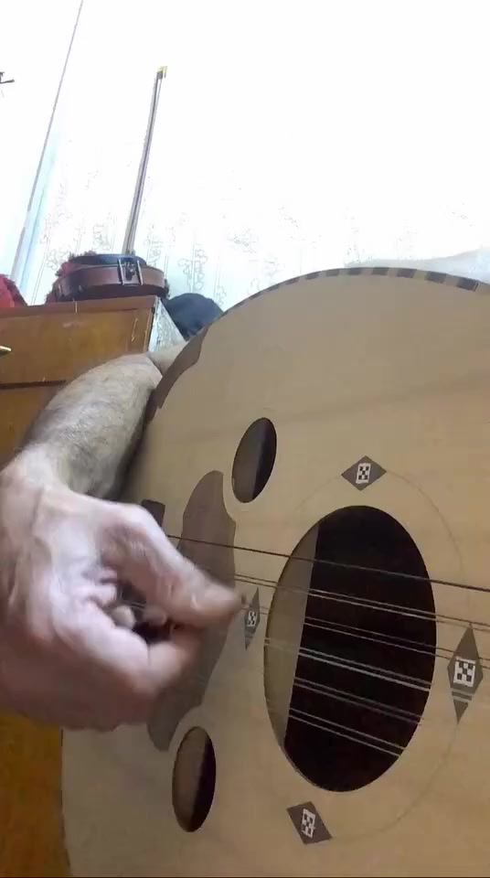 سلام عليكم عود فرابي خشب الضهر جوز وزان ولوجه سيدار العود صناعه 1921وياه جنطه اي ضرر مابي ماعده اوتاره قديمه صارهن سنتين بي سعره ١٩٠ مكاني بصره الي رايد العود هاذه الوات ساب مالي يتصل ويدلل ***********
