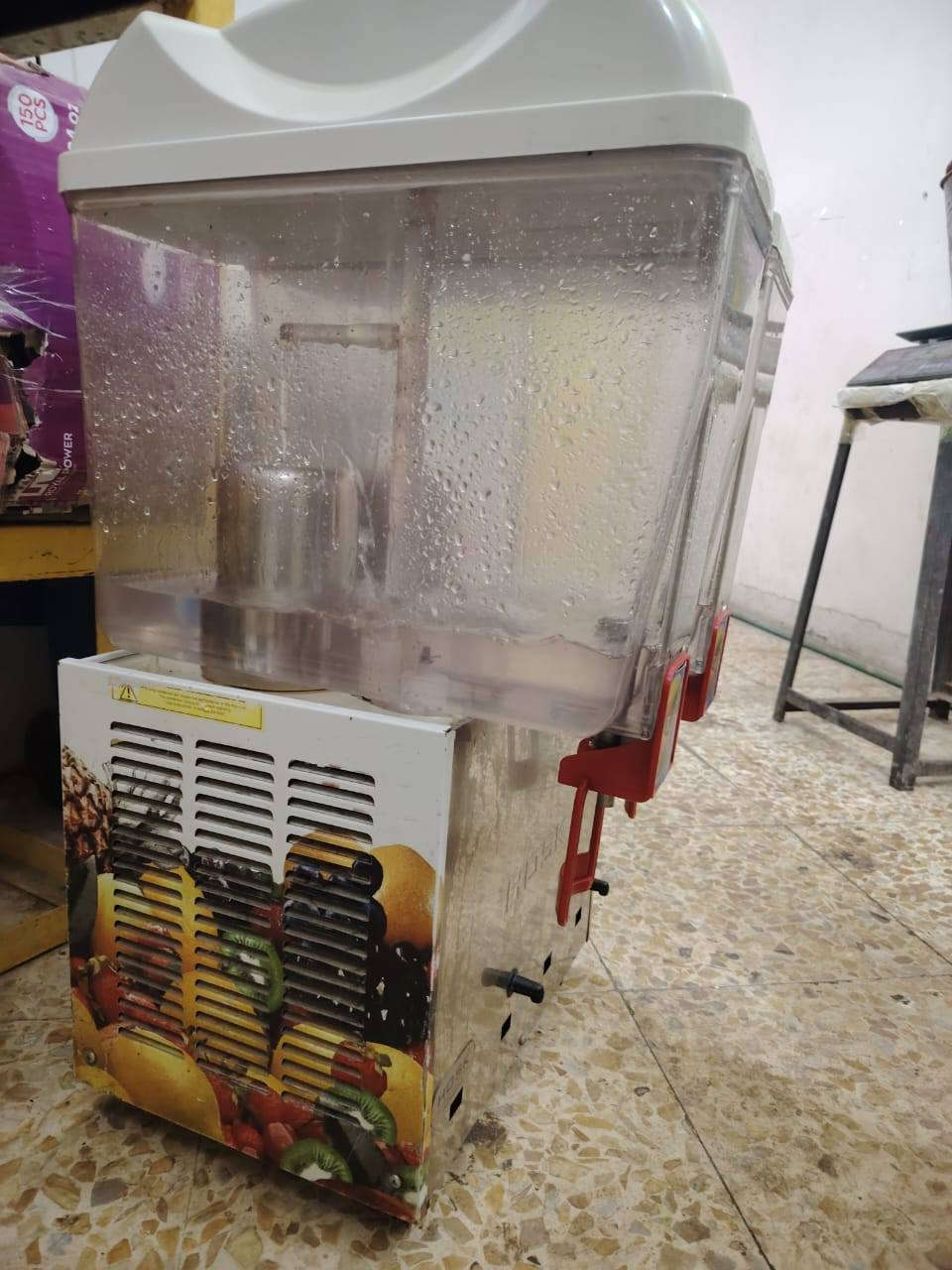 مكينة عصير هوسك باب اول نظيفه كلش السعر ٢٥٠ 
تواصل ***********
