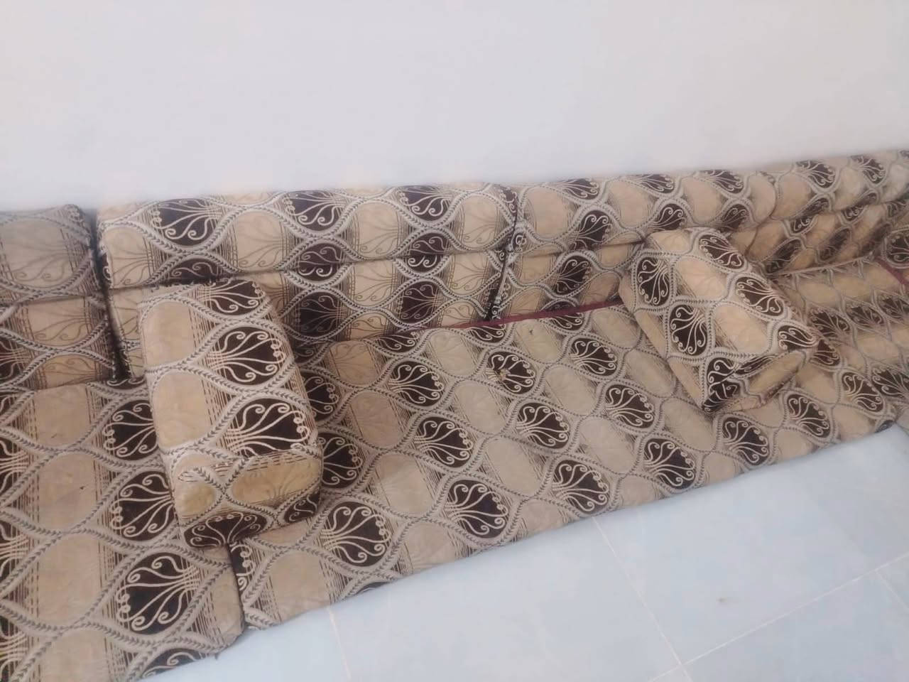 جلسه عربيه ١٥ متر سعرها ١٦٥ مكانها نجف حي ميسان مقابيل العسكري *********** بيه وتساب النجف, العراق
