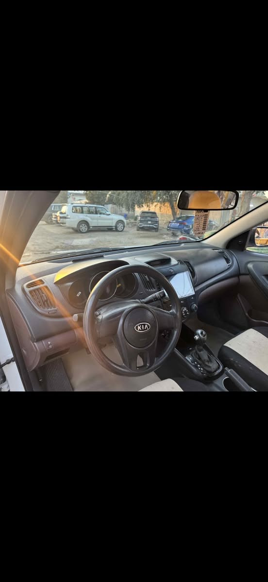 السلام عليكم
سيراتو موديل 2012 خليجي 
رقم سليمانيه بسمي 
محرك 200 
ويل كب 17 
بدون تبديل صبغ فقط دعاميه اماميه ودوسات فقط فقط سياره كامله ومابيها ي نقص مكاني بغداد الدوره 
السعر 110 
***********
