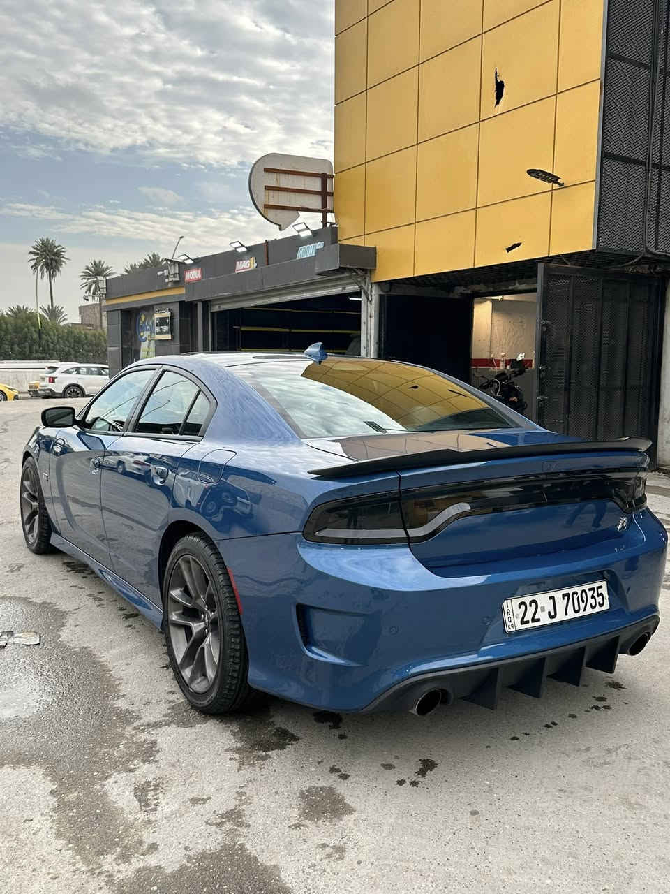 السلام عليكم
جارجر سكات باك  6.4 موديل 21

ماشية 53 الف ميل

السيارة من امريكا مابية حادث مثل مموضح بالصورة بس اهنا  صارت بية ضربة خفيفة بالصندوك نص قطعة صبغ والبنيد بارد 
بدون ايرباك بدون لغود كفالة

فول مواصفات عدا الرادار الامامي 

فتحة 
كشنات جلد وكنتارا 
رادارات جانبية 
نقطة عمياء 
حساسات 
كامرة دوارة 
كشنات كهرباء وتدفئة وتبريد
وباقي مواصفات الدوج المعرفة 

السيارة جديدة ونضيفة كاملة للاخير من صدر و تايرات كلشي بيها كامل 

السيارة اب اسمي 

سعر السيارة 255 وبيها مجال 

مكاني شارع فلسطين

***********
