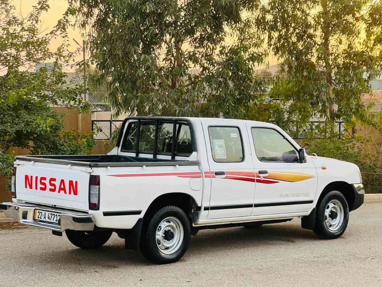 نیسان 2008 بێ بۆیاخ سنەوی تازیە کارتی بەنزینی هەیە
گێڕوو مەکینەو تەبریت و ئەکسل و هەمووی بەشەرت 
***********
