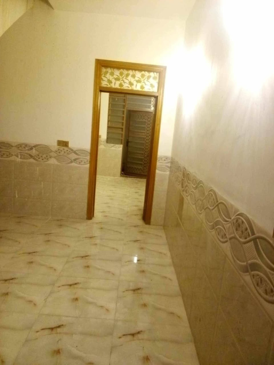 للبيع مساحته 50متر طابق واحد
مجمع حي الكرار 

سند 25 ومكاتبه مع صاحب الأرض وقرار محكمه 

كافه الخدمات تبليط ماء مجاري وكهرباء 

يحتوي على مطبخ وصاله وغرفه نوم وصحيات داخليه وصحيات خارجيه وطارمه ومنور 

التفاصيل *********** واتساب
