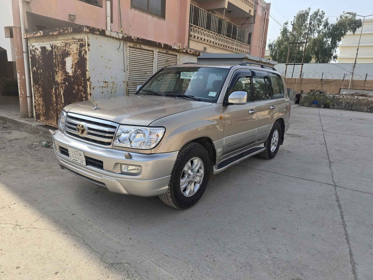 السلام عليكم لاندكروزر موديل 2006 رقم بغداد
مكفولة من كلشي وسيارة خير من الله 
 تبريد 3 قطع سيارة خير من الله 
كير مكينة خير من الله 
باتري جديد
تخم  تاير 
سيارة بسمي ثاني يوم احولك 
مكاني بغداد الدورة هور رجب 
سعر السيارة 190 وبيها مجال بسيط 
وللستفسار اكثر 
***********
ما متواجد على الفيس
