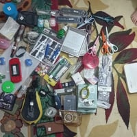 اخوان مجموعة من الاغراض الالكترونيه والمنزليه كميه ( مجموعة او مفرد) م...