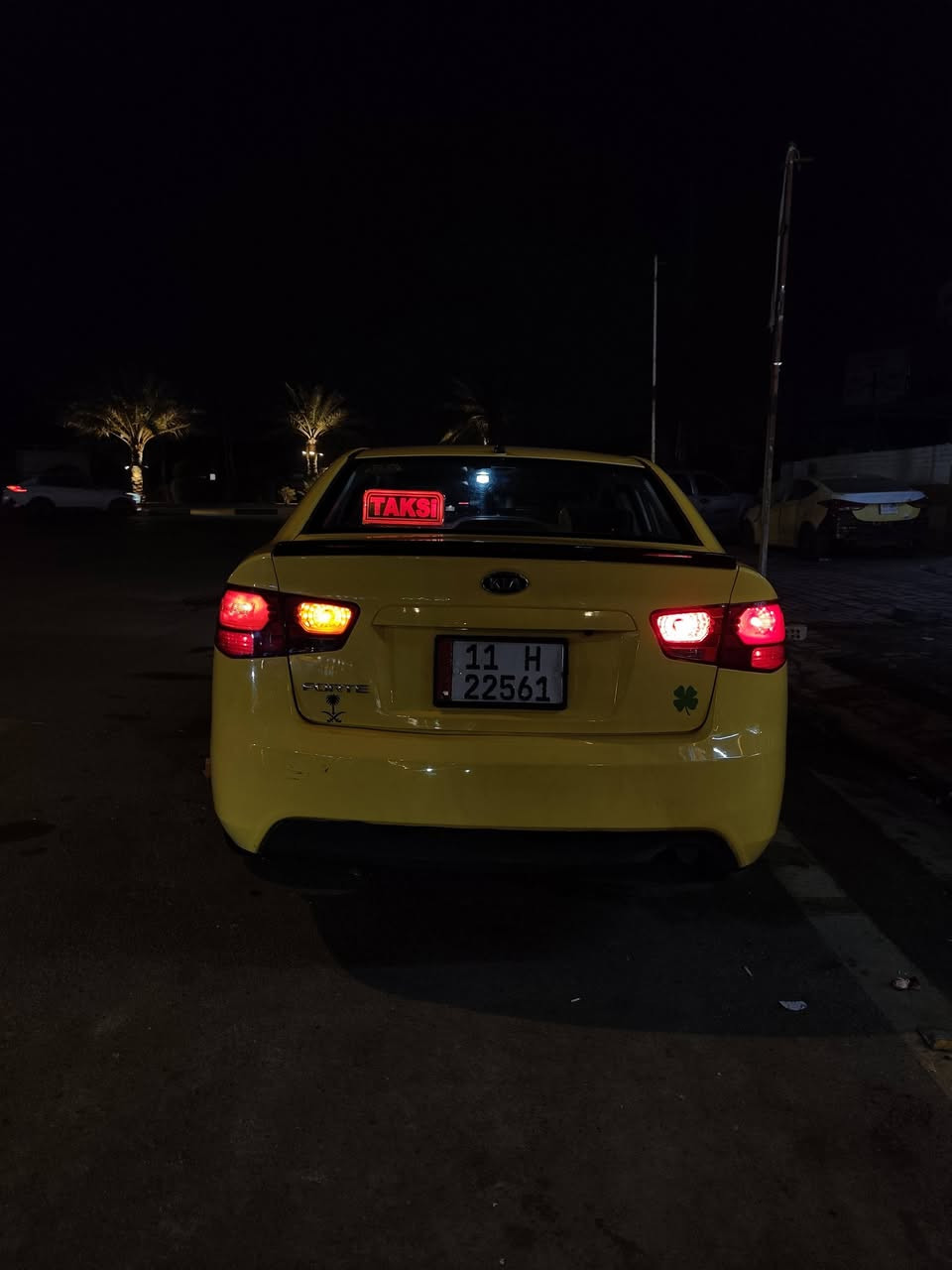 فورتي موديل 2010 حادث السيارة خلفي بدون دواخل السيارة حيل حيل نظيفة بيها دوشمة جديدة صدر امامي خلفي جديد مشط جديد تخم تاير جديد باتري جديد لايتات عالي ناصي زينون بروجكتر زينون شغل واطلع بيها تكسي السعر 90 وبيها مجال بسيط للشراي السيارة جانيها من 2013 وعلى ايد وحدة وحيل معتني وتعبان عليها للتواصل واتس او الاتصال ***********
