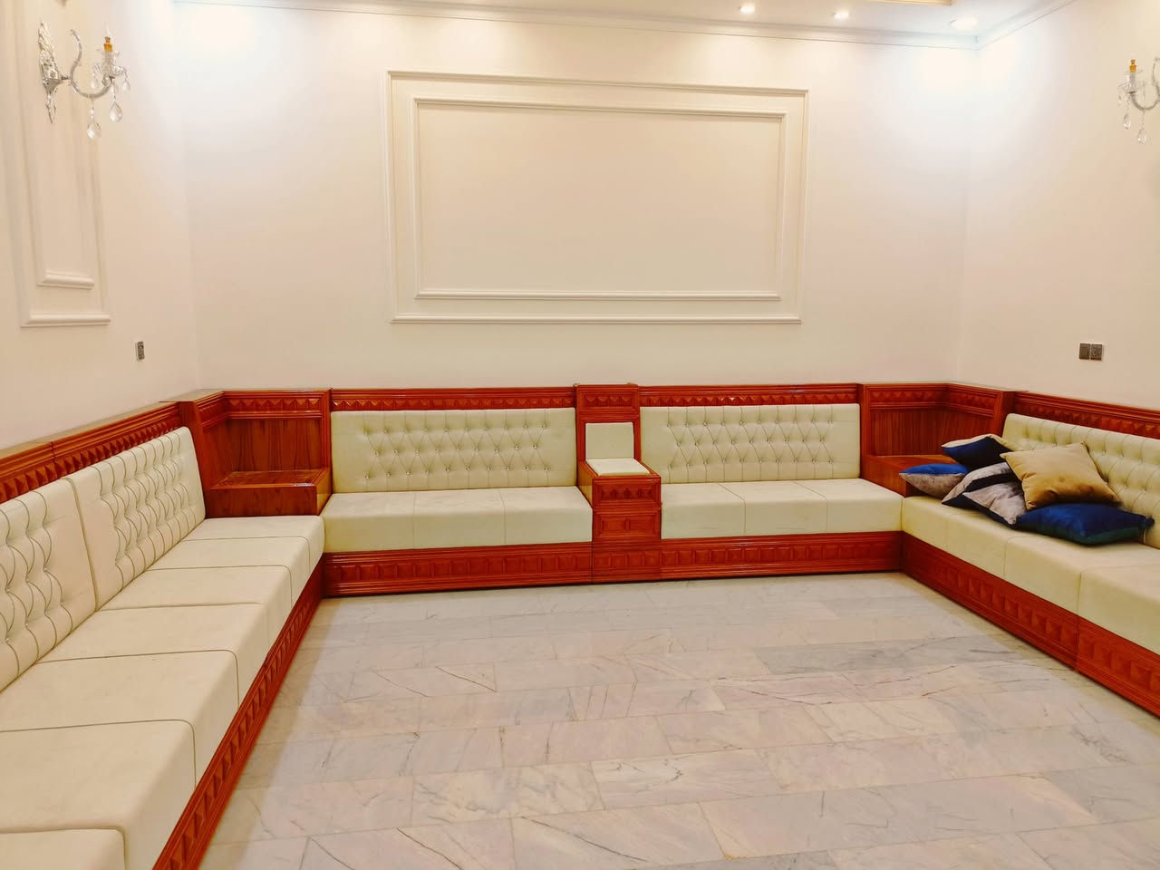 بضمان 5️⃣ سنوات

يعلن معمل  الانوار للدواويين العراقية بأجود المواد والاقمشة 
المواصفات:
١:الخشب چام روسي ٢اينچ ب١اينچ✅

٢:الاسفنج مميز اول عراقي ✅

٣:القماش تركي قديفة او حسب الاختيار✅

٤:الركم بلوك مكبوس ✅

⚠️ملاحظة بعد العمل للزبون تتم مشاهدة الهيكل قبل الدوشمة والتاكد من صحة العمل ⚠️

🤳للحجز والاستفسار***********
متواجد  واتساب 

📍العنوان الفلوجه شارع التكية
