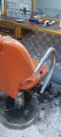 معرض حلاقة • ٤ مرايات • سكوتر يحتاج بطارية