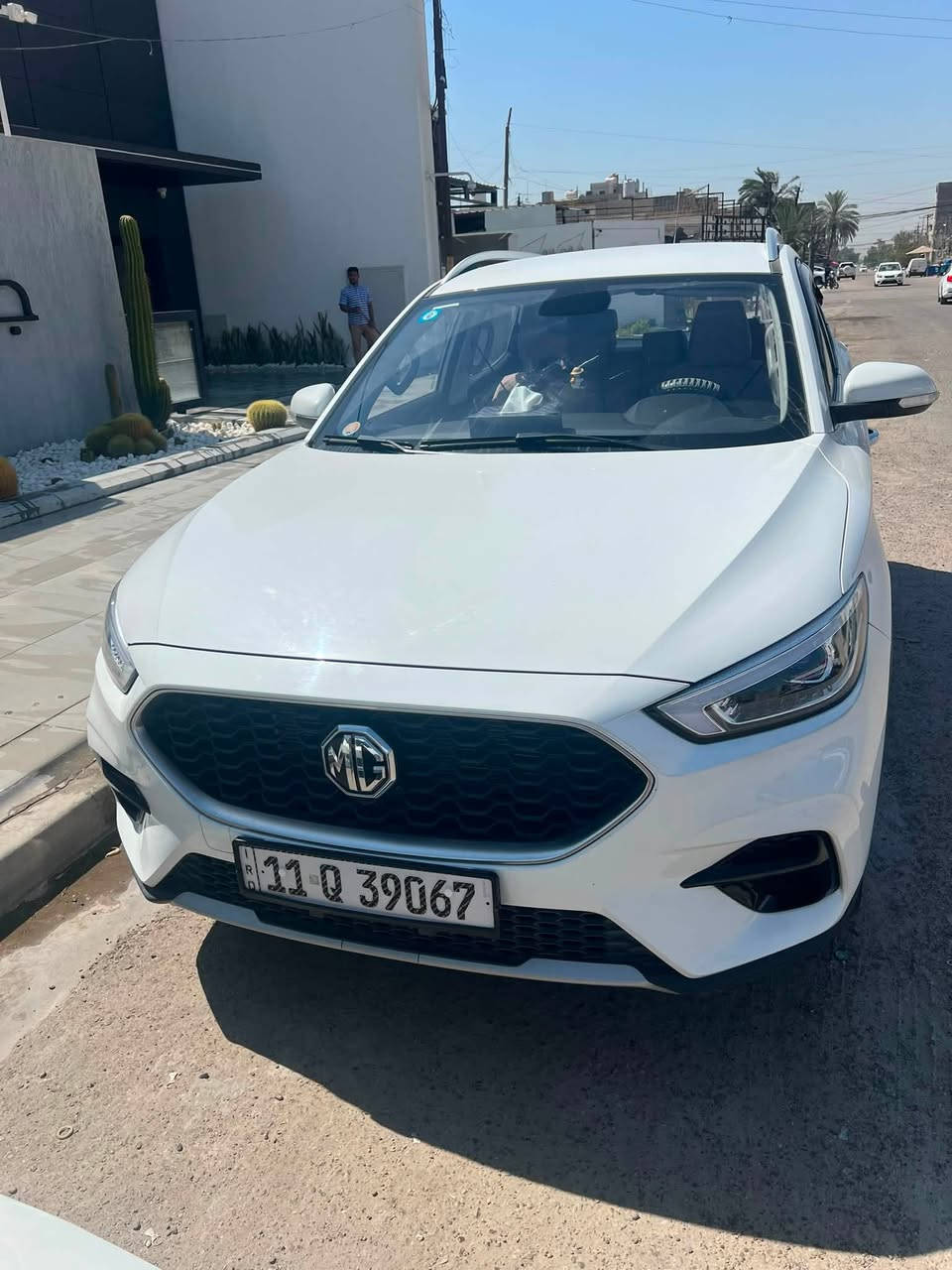 سلام عليكم 🚗 للبيع MG ZS موديل 2024 - بحالة الوكالة 🚗
🔹 الموديل: 2024 جديده مناقصه اي شي 

🔹 الممشى: 8000 كم فقط

🔹 اللون: أبيض

🔹 ناقل الحركة: أوتوماتيك 

🔹 عدد المقاعد: 5

🔹 المقاعد: قماش

🔹 اللوحة: بغداد خصوصي

✅ تحويل ثاني يوم 

✅ مشتراة من الوكالة (زيرو).

✅ كلين بالكامل، بدون أي صبغ أو حادث.

✅ جميع الصيانات الدورية منتظمة.

المواصفات: ✔ شاشة أندرويد تدعم كار بلي 

✔ كاميرا خلفية 

حساسات

اشاير بل مري

تبريد قطعتين 

بصمه

فور ويل وسبورت واقتصادي

نضام تزحلق

نضام توقف

هندر بريك كهرباء 

نضام ترحيب

مكفوله من كولشي 

✔ مصابيح أمامية LED

📍 الموقع: بغداد اليرموك أو نفق شرطه 

رقم الهاتف *********** 

🔥 السعر:  130 ورقه وبيه مجال بسيط 

💯
