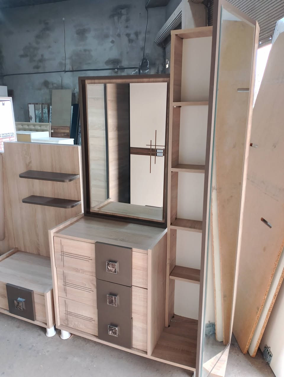 غرفه نوم تركي 7قطع نضيفه حيل حلوة جربايه مخزن سعر 475 وبي مجال
***********
***********
