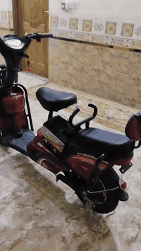 السلام عليكم دراجة شحن حجم 14 جديدة السعر 325الف دينار العنوان حلة نادر الثالثة منطقة  التاجية موبايل ***********
