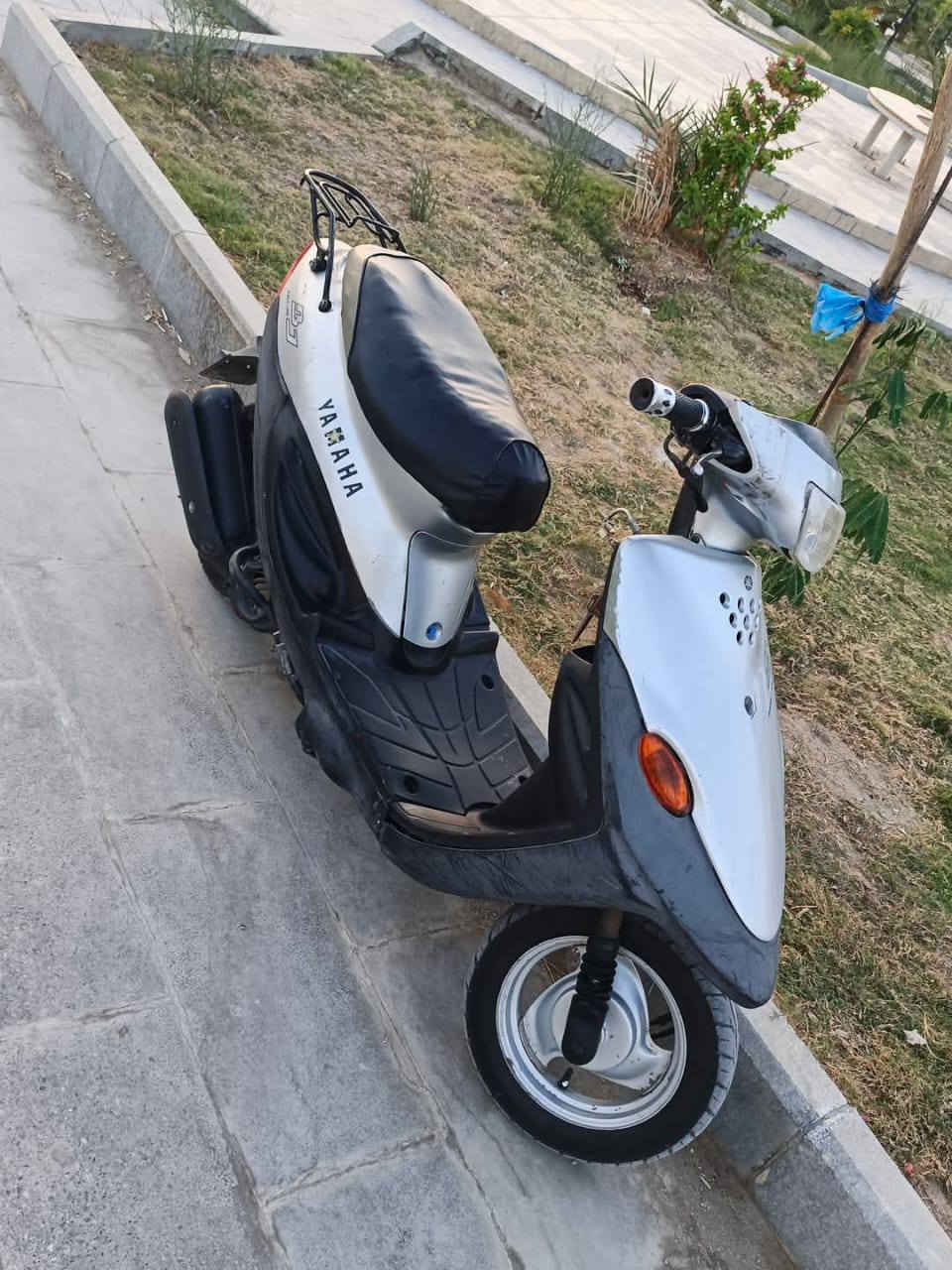 السلام عليكم دراجه للبيع  كهربائيات كلهن شغاله مفتـوحه مره وحده سلف شغال عوزه بس باتري مامتواجد ع الفيس السعر خاص الاستفسار ***********
