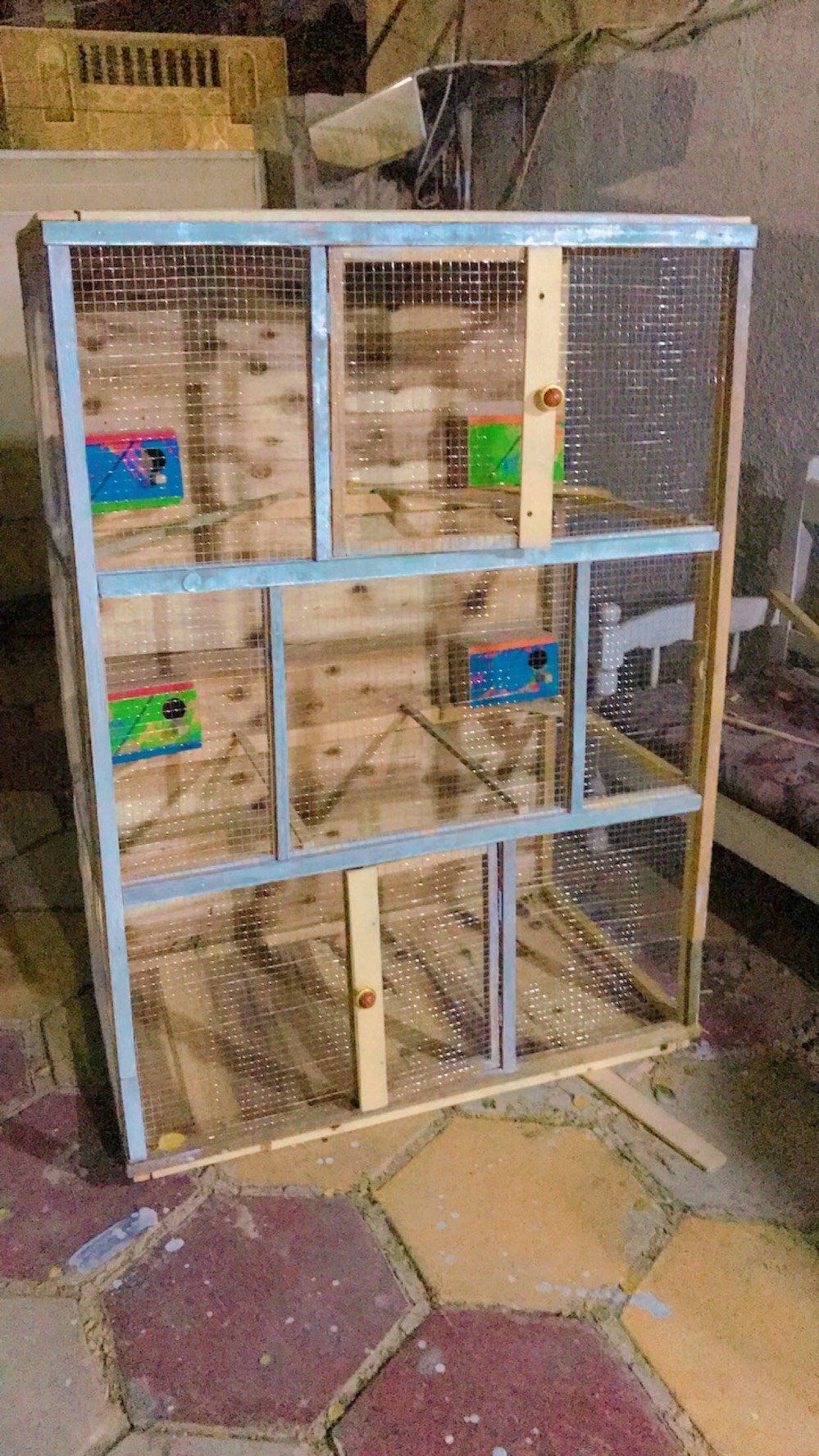 قفص متعدد الاستعمال عدد /٢
العنوان حي اور قرب حسينية المصطفى
اوصلهن الك لباب البيت 
والسعر باليرضي بي الله