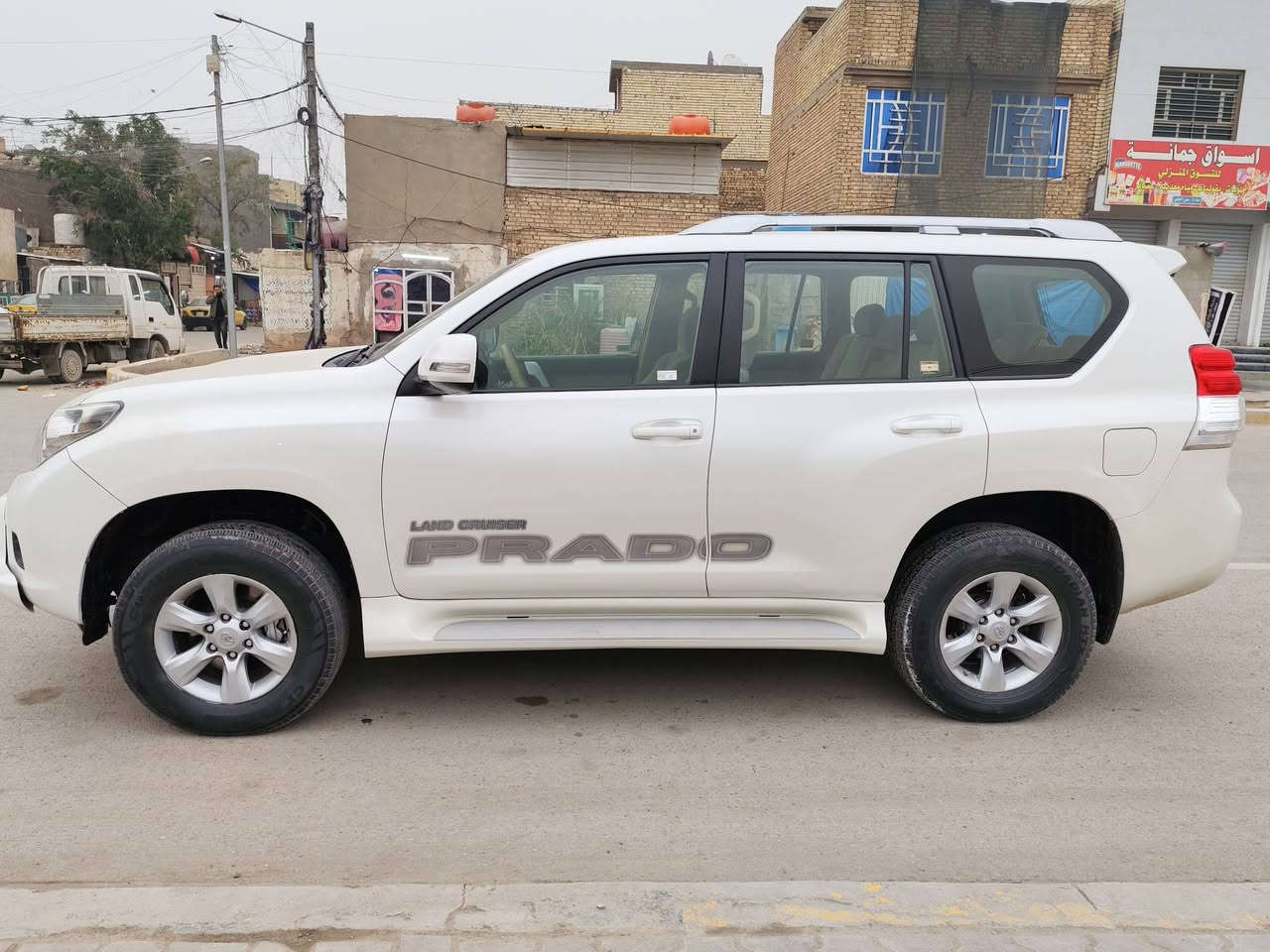 برادو 2011 خليجي مكفوله كفالة عامة لا ضربه ولا صبغ فقط بارد في جاملغ الامامي السونار في المنشور لون ابيض لؤلؤي
السعر 210$وبيه مجال حك جيه بسمي شخصيآ
مواصفات نص فول مكينه ٢٧٠٠ شاشه كبيره اندرويد تبريد لمس ثلاجه داخليه مري شفط تحكم ستيرن كامره خلفيه نضام ايكو اقتصاد بانزين مانع الانزلاق حساسات خلفيه اشاير بلمري ٧ راكب ٣قطع تبريد فورويل درايف داخل بيجي وبيها مواصفات اكثر سياره ماشيه ٢٨٦ سياره رقم بغداد جديد هزه وفحص جدد سنويه ٢٠٣٠ تحويل ثاني يوم عنوان بغداد 
للستفسار ***********
