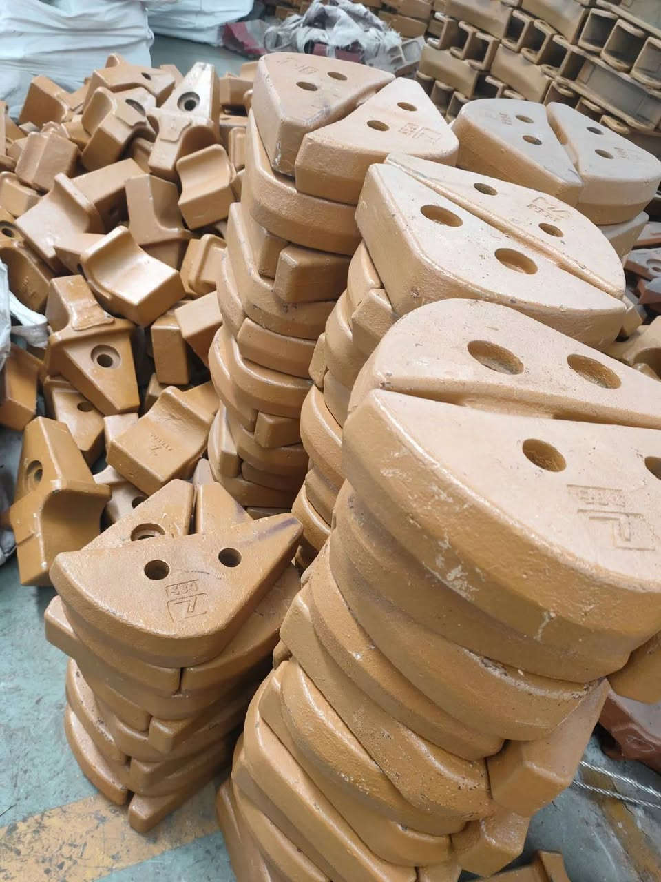 Large stock of excavator bucket teeth and adapters ready for shipment.

Available for CAT, Komatsu, JCB, Hyundai, Hitachi, Volvo and more.

Fast delivery.
Stable quality.
OEM & aftermarket support.

Feel free to send your part number for quotation.

#BucketTeeth

#ExcavatorParts

#HeavyEquipment

#ConstructionEquipment

#MiningEquipment

#CATParts

#KomatsuParts

#GroundEngagingTools

#GETParts

#ExcavatorSpareParts


**إذا كنت صاحب هذا الإعلان وتريد حذفه لأي سبب، رجاءا أرسل رسالة إلى الدعم الفني**