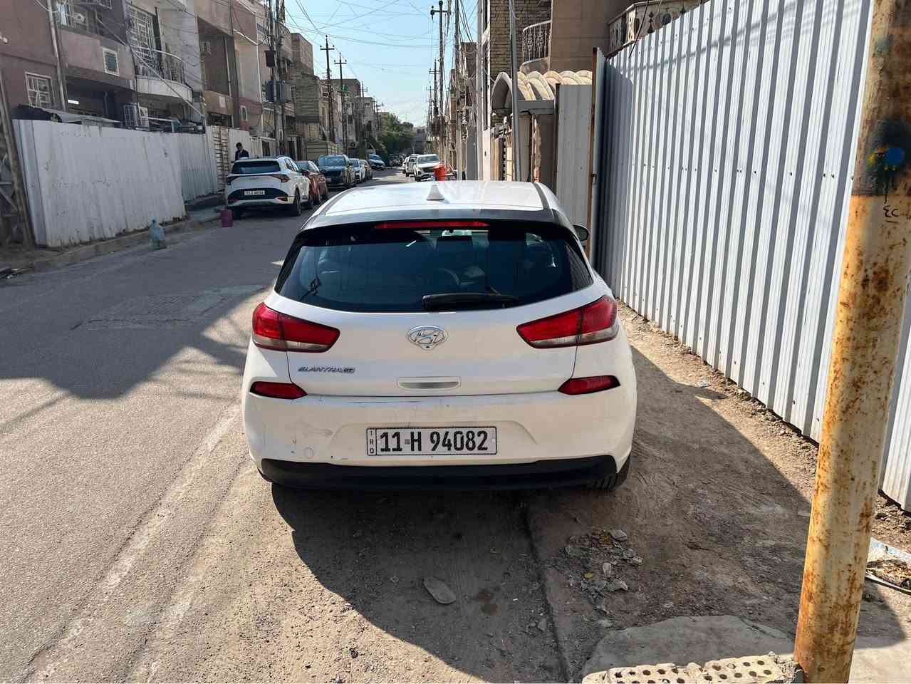 النترا هاتشباگ 
وارد امريكي
محرك GDI2000
حادثها صندوق مصلح كامل
وبيها طخات خفيه منا ومنا موضح بلصور
مواصفات
تحكم استيرن 
مانع انزلاق
كروس سرعه
والمواصفات الباقيه معروفه
تخم تاير جديد
تبريد ويه السويج ثلج
ماشيه 70000mi
راسلني واتساب
*********** بغداد, العراق
