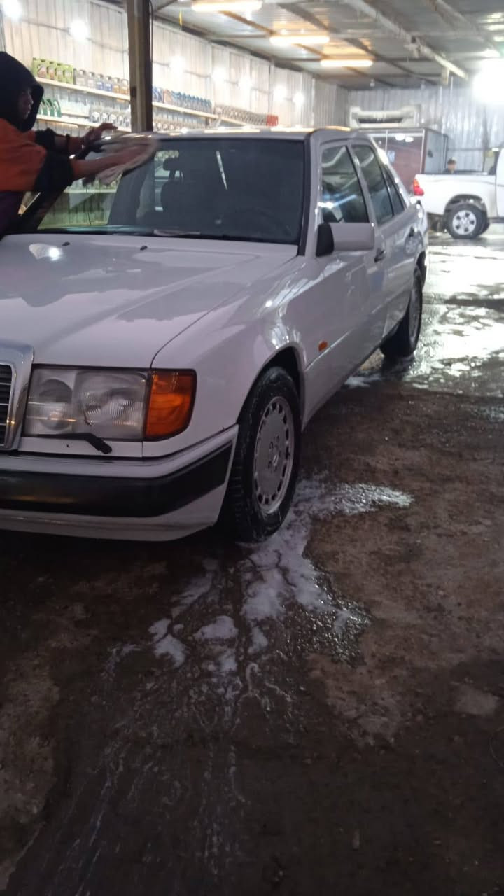 سلام عليكم..
للبيع مارسدس دب موديل 87 محدثه محوره 3000VVT فيشتين تبريد شغال داخل مخمل جديد جام امامي كهرباء خلفي عادي رقم بغداد مشروع وطني قواعده برانكيتات شواصي كلها نظيفه مابيهن تعمير جاهزه السيارة كير اكسن حداديه بيع فقط بدون مراوس
السعر 68
مكان ناصريه مركز
اتصال ***********
***********
