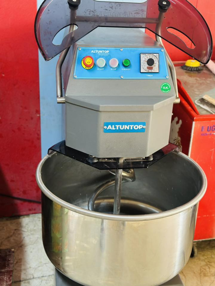 عجانه تركي للبيع ما مستخدمه ابد  ردنه نفتح فرن وما فتحنا تجي وتشوف بعينك اذا مشتغلين بيها تاخذها بلاش قيم وأخذ والي يكسر بسعرها لا يخابر رحمه لوالديكم مكاني بغداد الغزاليه شوف بعينك بيش مأخذها وشوف صارلها شكد  ***********بي واتساب
