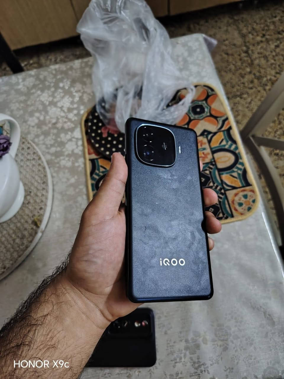 السلام عليكم
جهاز iqoo z9 turbo 
معالج sn 8s gen3
ذاكرة 256
رامات 12+12
كامرات سوني 50mp
بطارية 99%
الجهاز اخو الجديد بس اكو طخة خفيفة بالفريم
ملحقات فقط كارتونة
السعر 350 و بي مجال شي كلش بسيط
عنوان بغداد حي الجهاد توصيل ماكو للاسف
اي استفسار ***********
