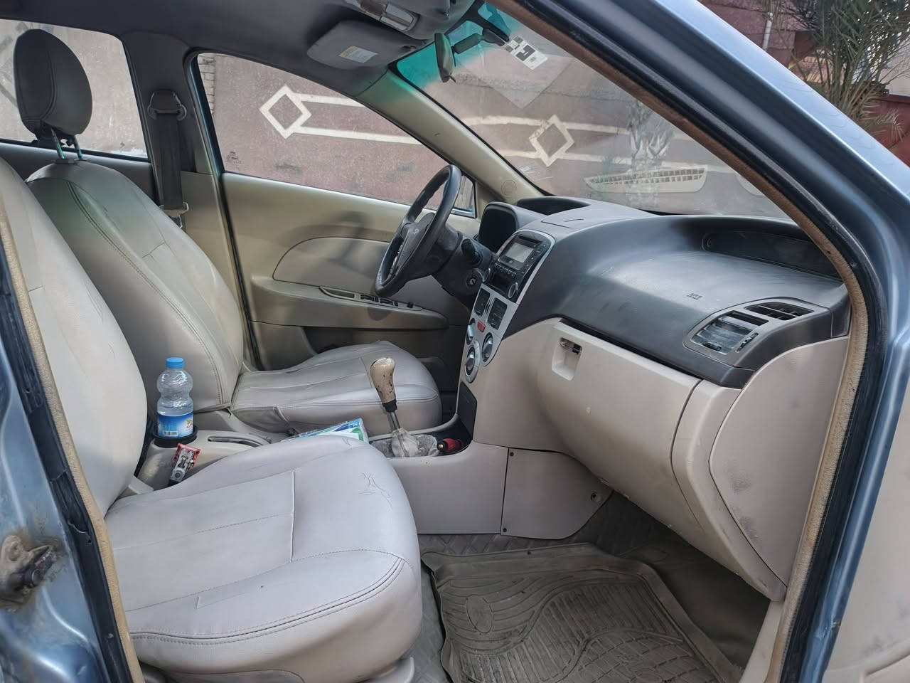 السلام عليكم
شيري فلاوين ٢٠١١ 
كير جديد المحرك مجفت ناعم حلو مابي مشكله
السياره مصبوغة حزام جماليه 
وال يريد يستفسر يتصل عليه
*********** 
رايدها ب ٣٠ وبيها مجال
