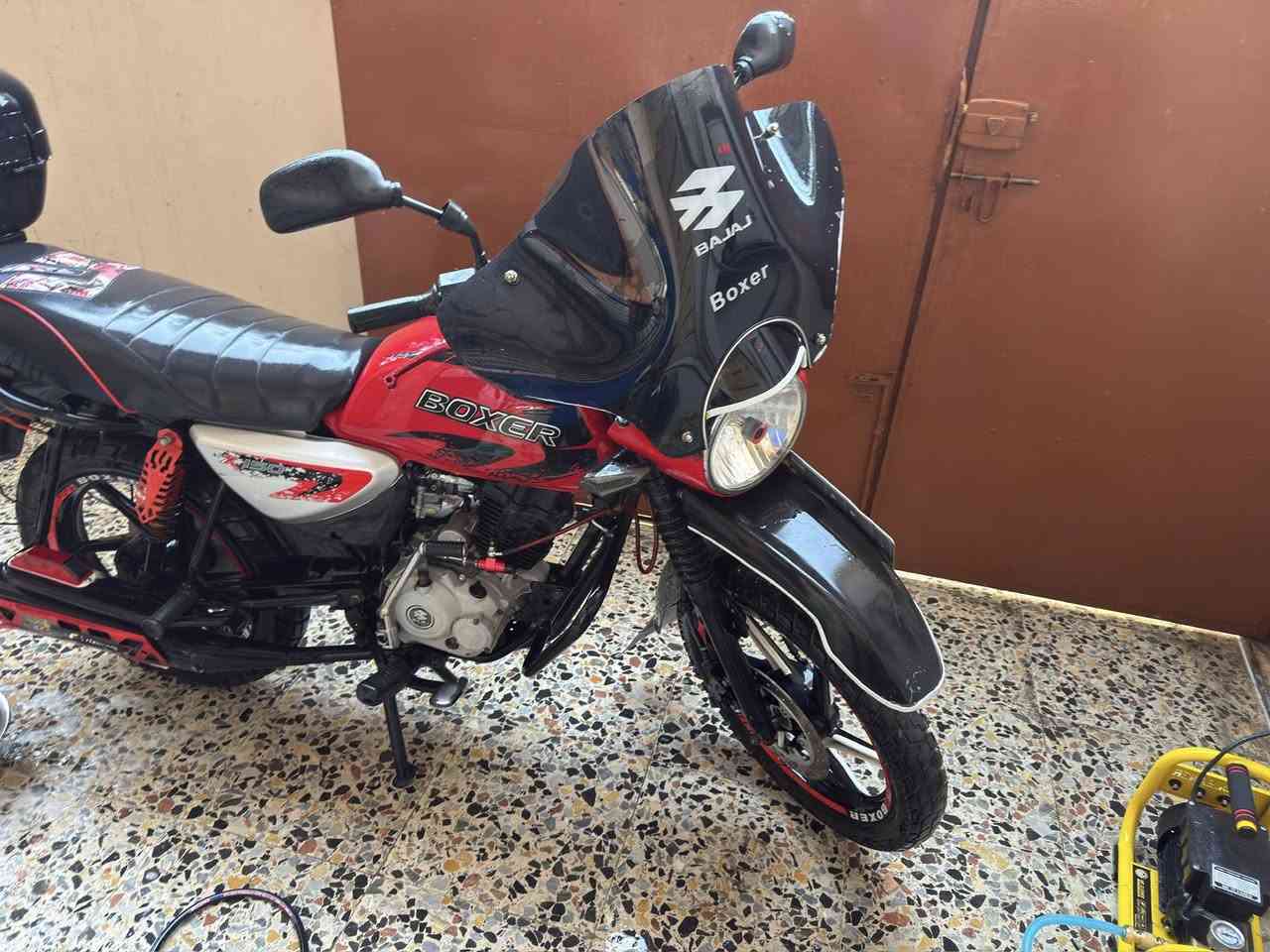 دراجه بوكسر 23  مرقم بغداد مناقصها كلشي كلشي شغاله كلها بس مجفته مره وحده  اكرر (( مجفته مره وحده حته لا اغشك ولا يصير عتاب  بيناتنا مجفته مره وحده )) السعر انت قيم و اخذ بس لا تكسر ولا تجي دكلي فلوسي هل كد واداين و انطيك  انت قيم بس لا تكسر بل سعر مثل متريد تربح انت اني هم ماريد اخسر اهواي  هذا رقم بس واتس اب ***********
