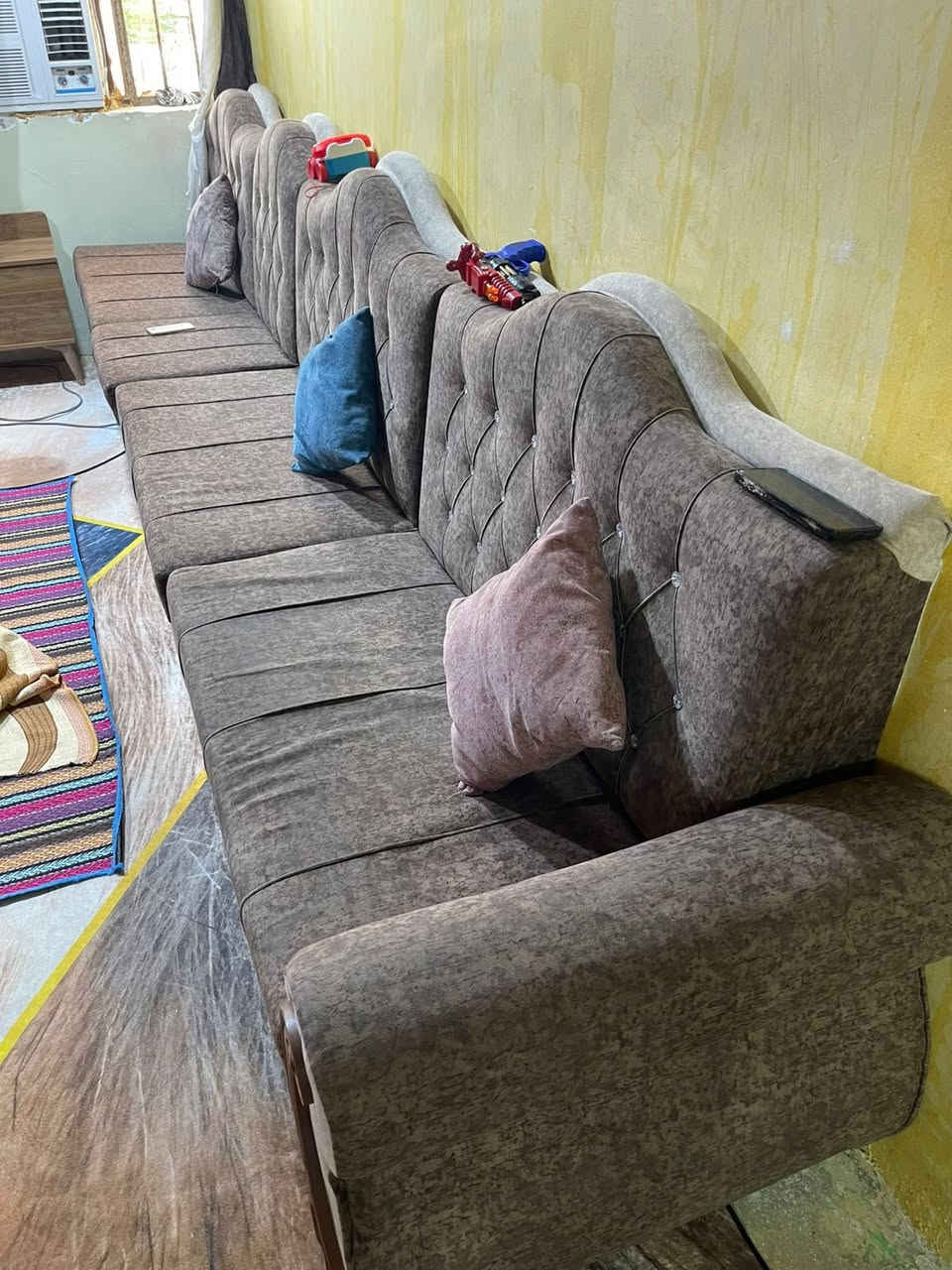 سلام عليكم تخم قنفات كامل ماعدة الاركان مو ويله للبيع نضافه 90/. نضاف لاكسر ولا زلغ حته الاقماش نضيف سعر 450 الف جربايه صاج اصلي مامستخدمه نهائيا جديدة سعر 125 الف مكام البصرة الاتصال ***********
