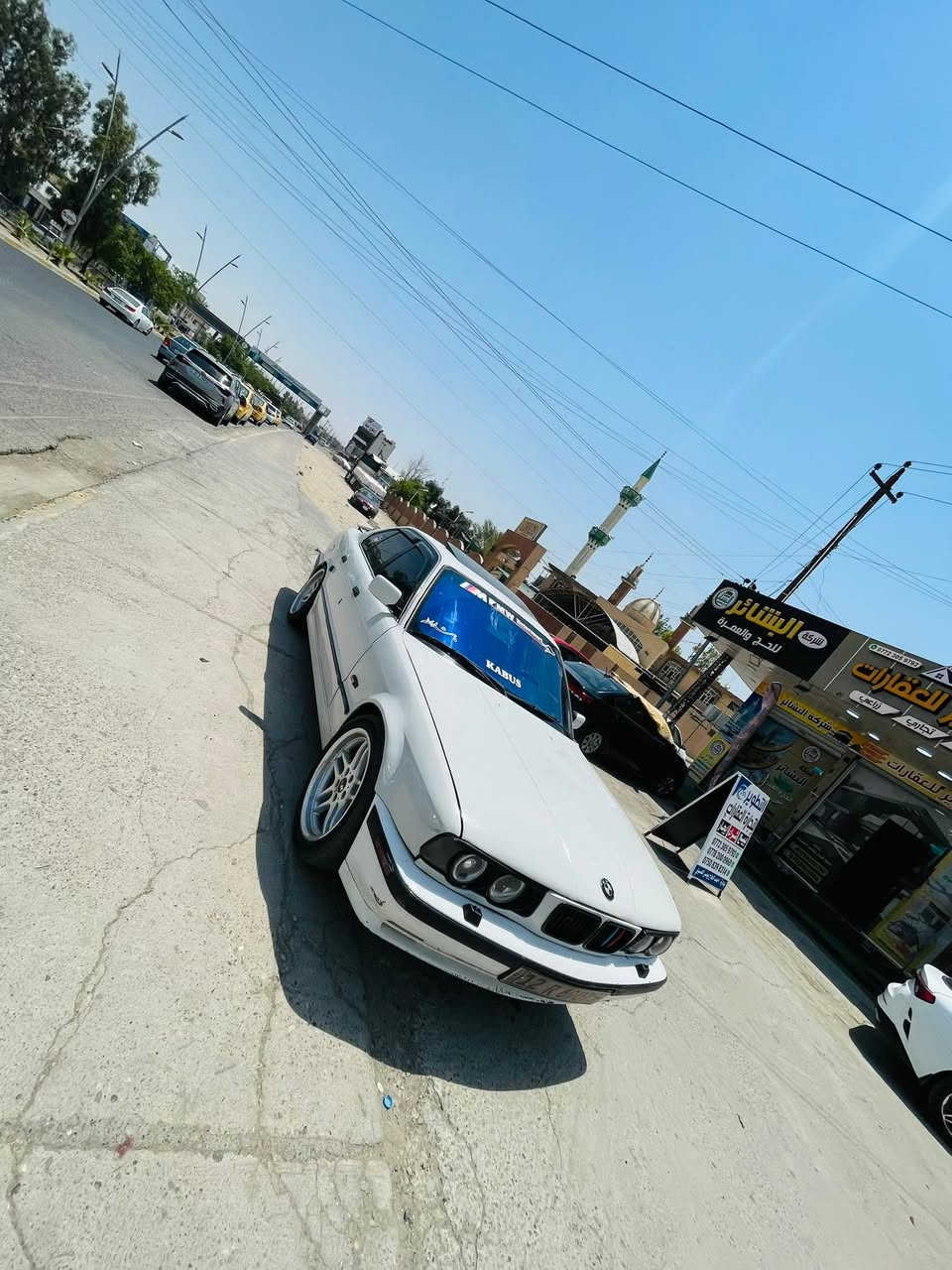 bmw e34 
520 كير عادي عليها محرك 25  
صبغ عام جمالية مكينة كير شرط 4 جام كهرباء 
فتحة سقف مري صقر بجم عريض لايت تحكم عالتليفون اضائة داخلية تحكمات طخم امامي خلفي تبريد ويا السويج بدون ضرر وايرمنية كلها شغالة ونظيفة غرفتها M كشنات M جلد دعامية امامية وخلفية M  لايت زينون بجم امامي وخلفي دخاني بأسمي شرط التحويل السيارة ماشالله عليها نظرتها بالشارع تخبل 🩷 
سعرها 60 وبيها مجال بسيط للشراي مو شراي اعبر المنشور 
*********** مكاني موصل

