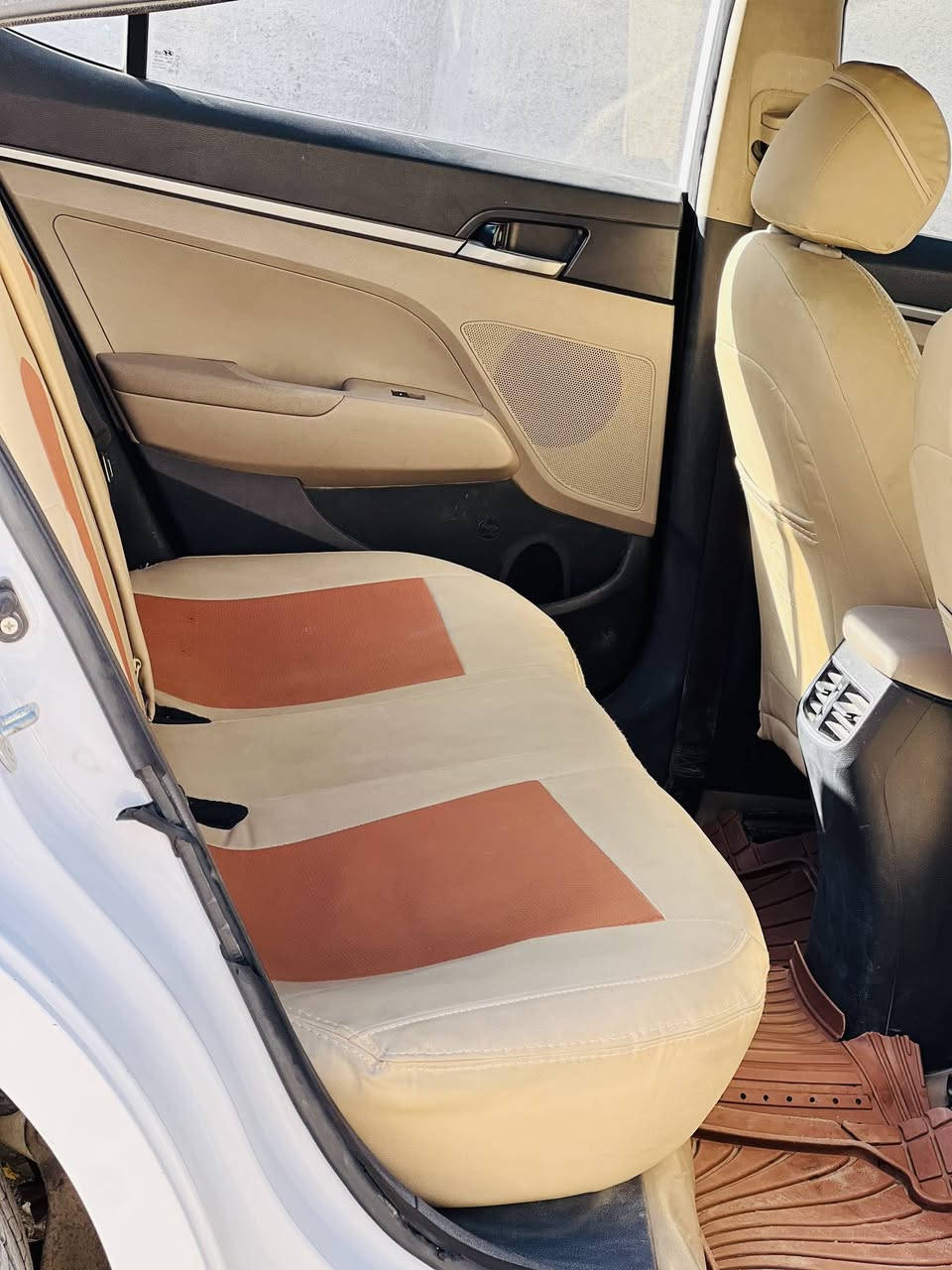 بسم الله الرحمن الرحيم 
السلام عليكم ورحمه الله وبركاته 
هونداي النترا /سوبر خليجي 
موديل /2018
مواصفات /واحد على واحد ماعده بصه 
سياره/ بيه بارد بدور خلفي مقدار شبر 
سياره /مكفول كفالة عامه 
سعر سياره /160وبيه مجال 
رقم اربيل /الدولي بسمنه 
رقم الهاتف/ ***********
ملاحظه/ مراوس النترا 25لو24خليجي    سيراتو موديل 24لو 25 فرق نقد
