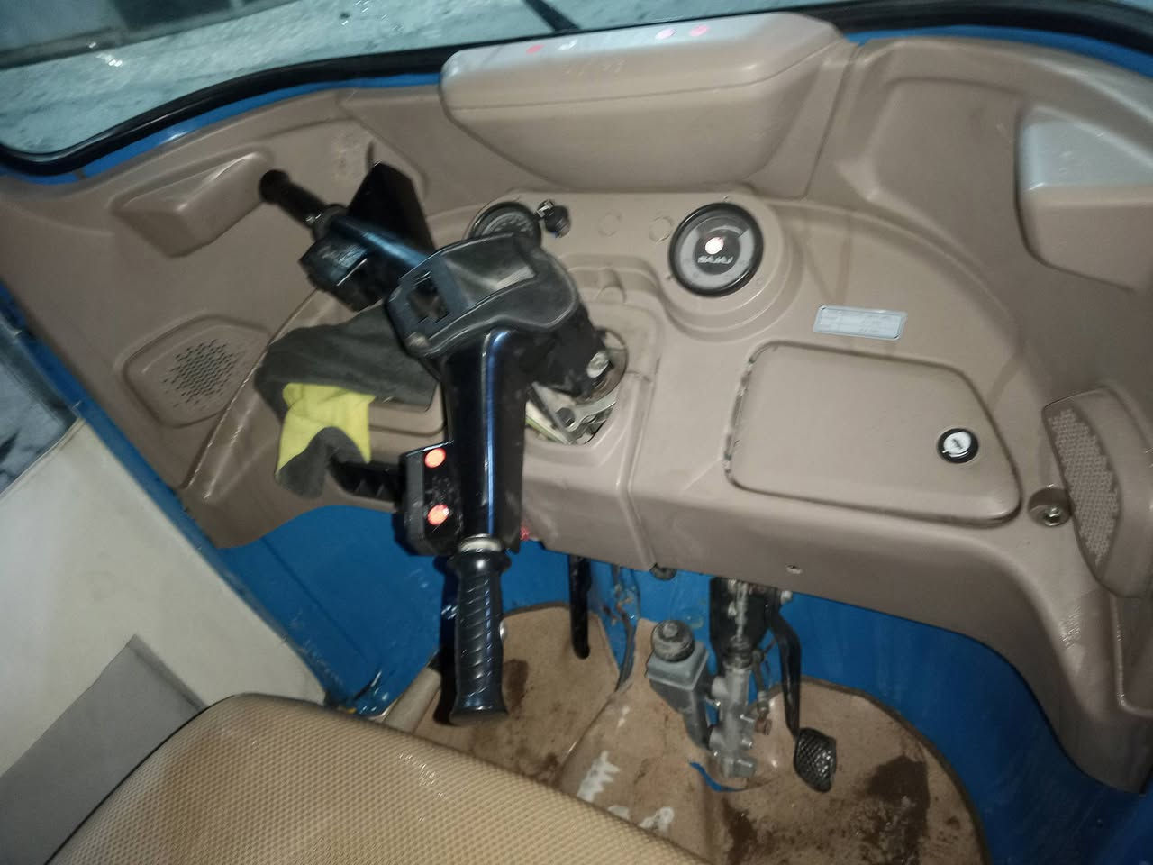 سلام عليكم تكتك للبيع رقم بغداد انكليزي بيه صفحه صبغ وبلغد بارد مكينه وكير خير من الله  موديل2021 المكان حي الإعلام تقاطع تدرويش
رقم التليفون:***********
