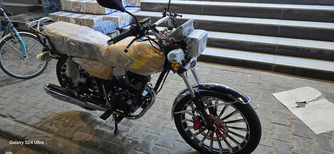 مرحبا دراجه سيفان (سونك )للبيع دراجه جديده بمعنى الكلمه نظافه 100/100محرك 200cc سويج عدد2 مع بصمة تشغيل عن بعد 2 الدراجه كامله ما ناقصها اي شي صارله اقل الشهر م̷ـــِْن طالعه م̷ـــِْن المعرض  (اورق سكنر اسسكنر يعني استنساخ) السعر1200 وبيه مجال قليل للشراي والما يعجبه السعر يكدر يتخطى المنشور (مكان الداجه البصره) (مكلف بلنشر) صاحب الدراجه واتساب او اتصال***********
