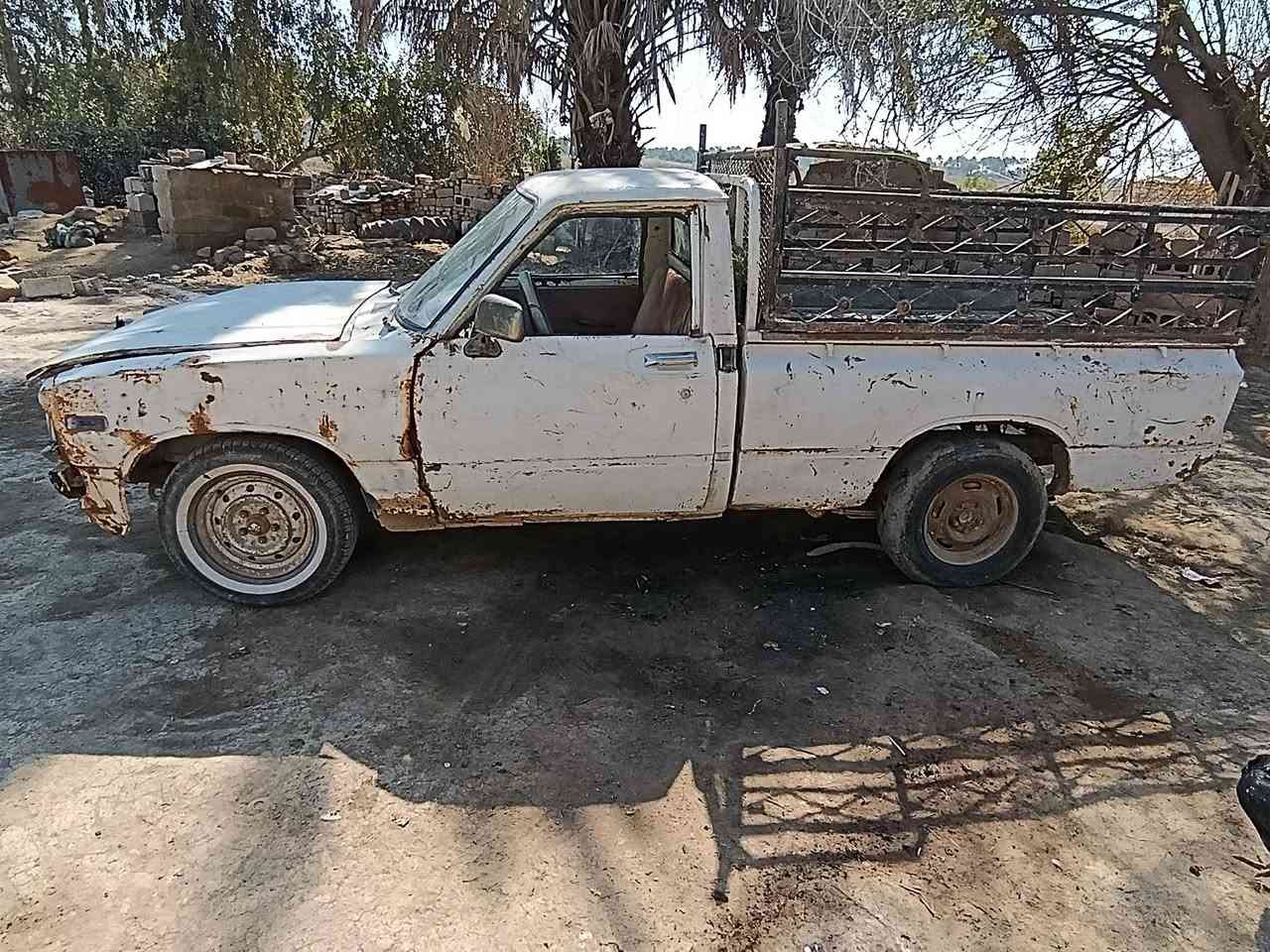 مكلف بل نشر لحد يراسلني هاذ رقم صاحبها سياره شغاله كير ومحرك كلشي مابيها ‏‪0782 416 7535‬‏
