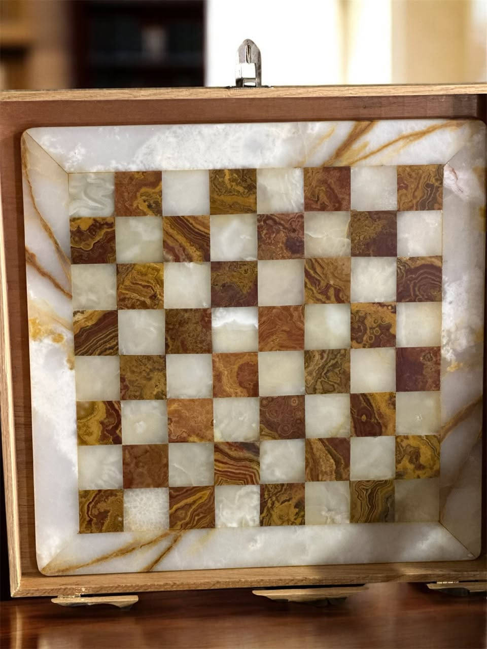 شطرنج   
صناعة يدوية 
- نوع  /  اونكس طبيعي  
- قياس / 50 ×50 سم 
- مـلاحظة ( كامل بدون اي ظرر او تصليح ) 
- العنوان / بغداد / الكرادة / حي الوحدة . شارع سلمان فائق  (  مجمع بازار انتيك بغداد )  
   الطابق الاول  
  للاستفسار اكثر الاتصال لاستفسار اكثر الاتصال 
  ***********        
  *********** 
واتس اب او فايبر او مراسلة الصفحة.
