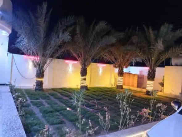 سلام عليكم عندي بيت البيع مساحت 500 متر عدد غرف نوم 3 مطبخ صاله  كراج صحيات خارج وداخل لاستقبال 10 أمتار عنوان بغداد سياحية بانزين خانه جواهر شارع تجار ولستفسار عى رقم ***********  طابو سند 25اااااااالسعر 145
