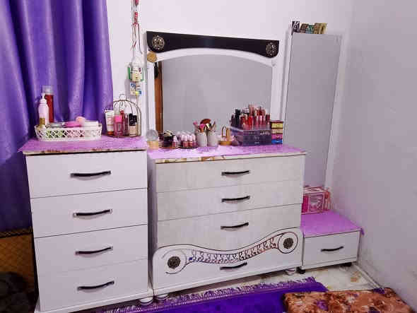 سلام عليكم غرفه للبيع غرفه نضافه فول سلايت الكنتور ومثل ما شوفون اا ميز تواليت زاويه ومجرات وجربايه الغرفه سعر 750وبيهة مجال قليل...... تصال عل رقم او وتساب فيس ما متواجد *********** بس شراي يتصل؟
