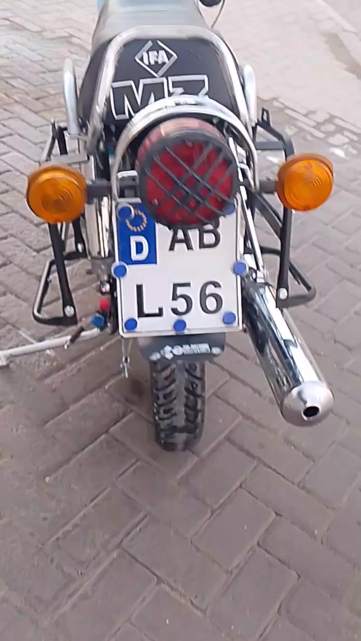 سلام عليكم من رخصة مدير كروب دراجه امزت 82 للبيع دراجه لونه سمائي تعمير جديد بيه لحيم خشم ولحيم صوب واحد جوه الكشن دراجه شاصي كلش حلو 
مكينه سايس 3 
مكينه تعمير جديد صار 15 يوم كله گيره من الاول الى  الخامس كله جديد 
كهربائيات فول كابرتير جديد بدون 
عنواني سماوه 
سعر 3ملاين وبيه مجال 
للاتصال ***********
تحياتي للجنايه
